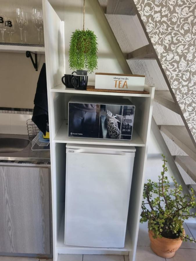 Angel 8 Airbnb Apartment 2 Robertson Exterior photo