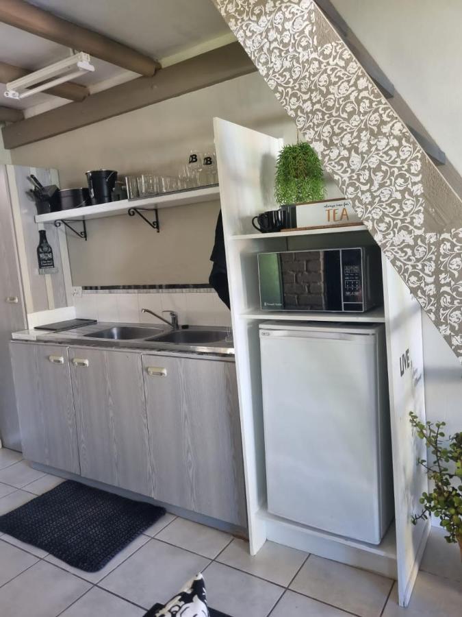 Angel 8 Airbnb Apartment 2 Robertson Exterior photo