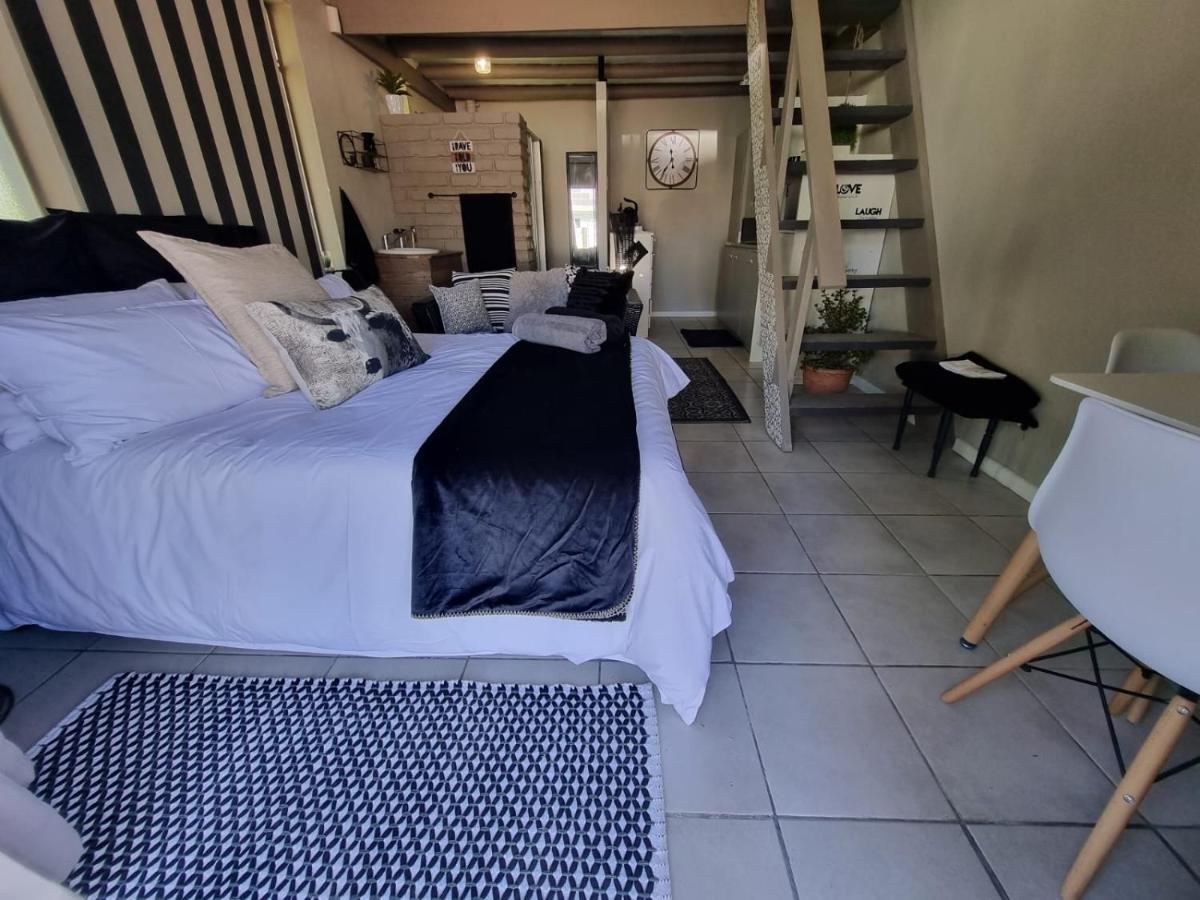 Angel 8 Airbnb Apartment 2 Robertson Exterior photo